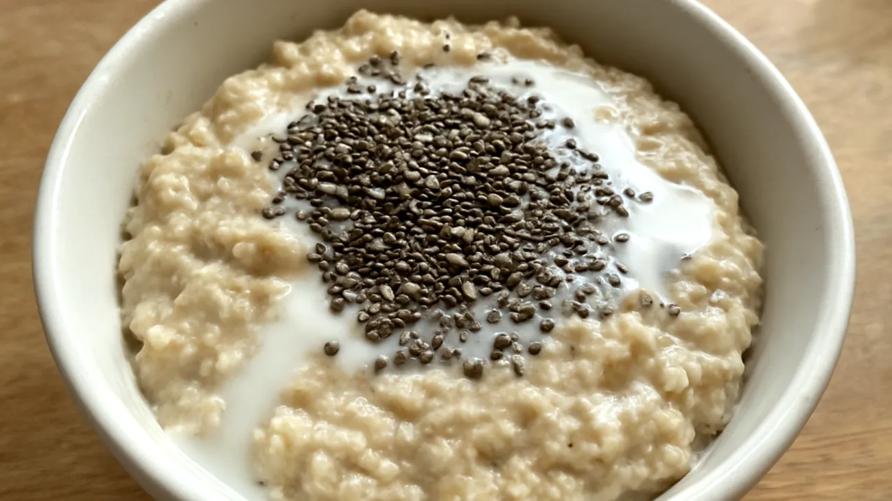 Porridge di avena con semi di chia e latte di mandorla"
